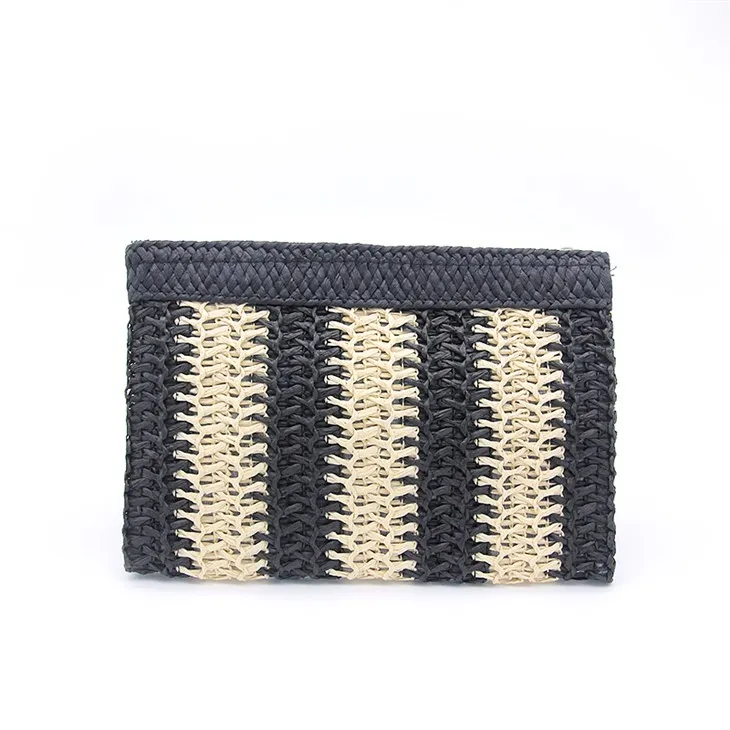 Must väike heegeldatud kott